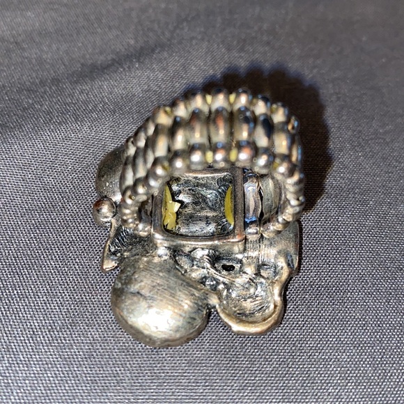 3/$30 Beautiful Big Rhinestone Ring - Picture 2 of 4